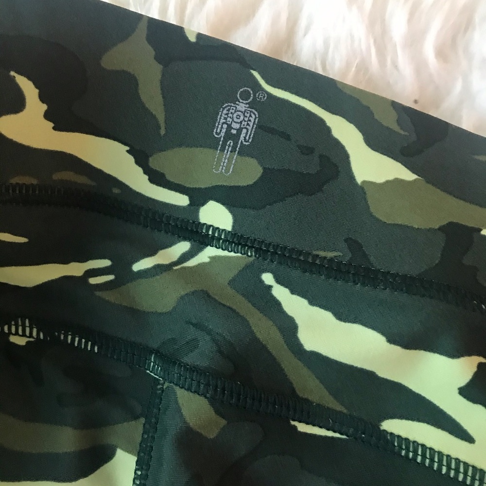 Human Performance Engineering Camo Crop Leggings - image 7